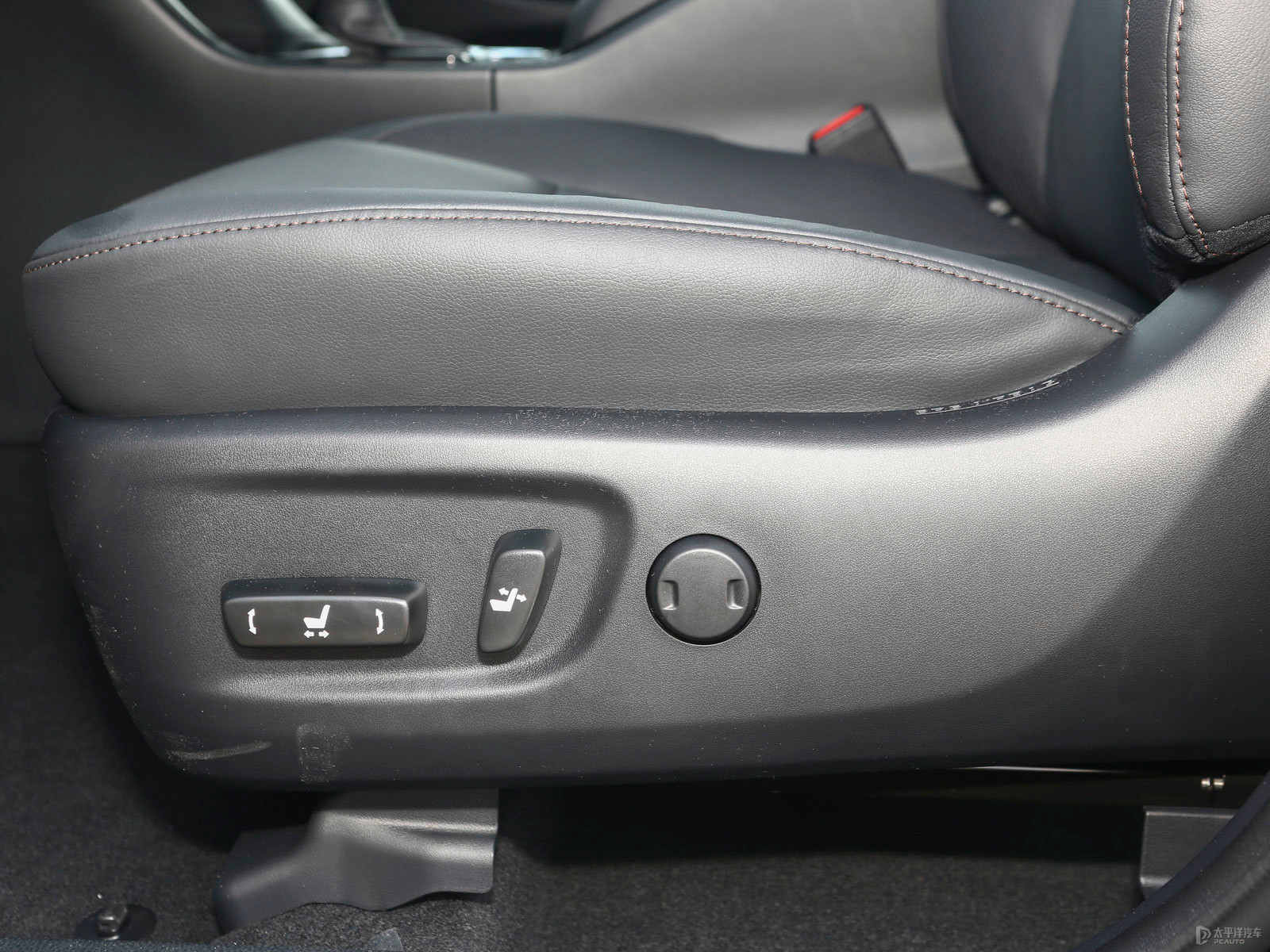 漢蘭達(dá)2021款2.0T四驅(qū)尊貴版7座 內(nèi)飾設(shè)計與舒適體驗